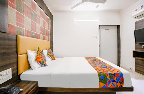 Ahmedabad Hotel | FabHotel Ratna Palace