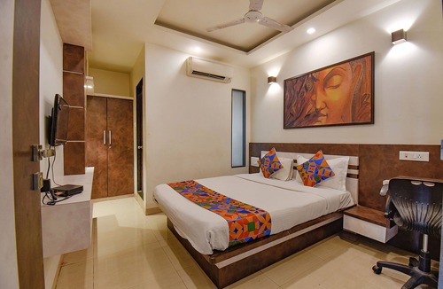 Pune Hotel | FabHotel Royce Studio