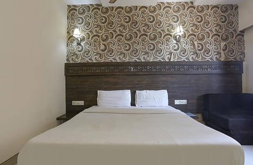 Mira Road East Hotel | Fabhotel Shivani Residency