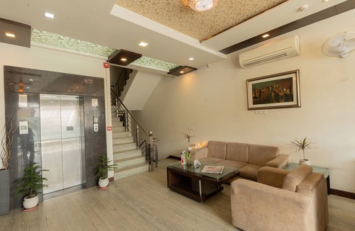 Malviya Nagar Hotel | Fabhotel Signature Inn