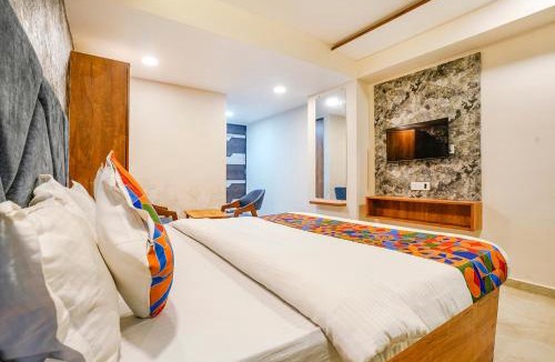 Ahmedabad Hotel | FabHotel SR Naroda - Nr Akshardham