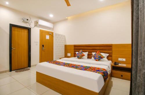 Rau Hotel | FabHotel The Gravity Inn