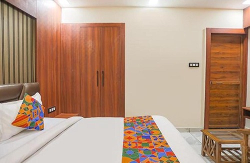 Allahabad Hotel | FabHotel The Treenity House