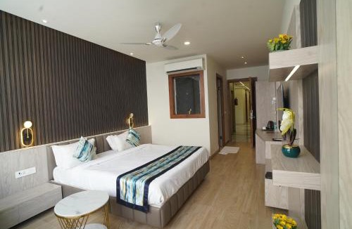 Alambagh Hotel | Familia Hotel and Banquets