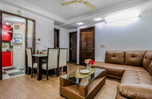 New Delhi Apartment | Family Friendly Apartment,3 clean rooms attached washrooms near city center