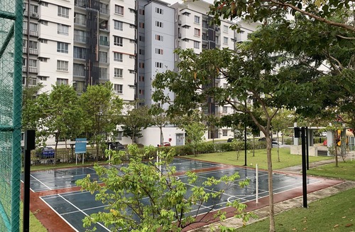 Shah Alam Apartment | Family Friendly HomeStay at Setia Alam, Modern, Cozy & Fully Furnished