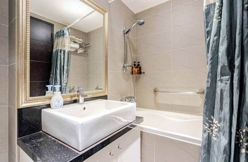 Luzhou Resort | Family-friendly, River View, Steps to MRT, Pool, Gym