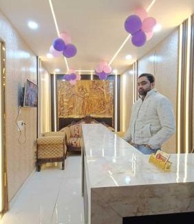 Nizamuddin East Hotel | Family Hotel -1 Min Walk in Nizamuddin Railway Station