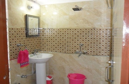 Durgapura House | Family Twin Room near Jawahar Circle Garden