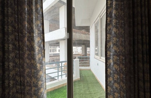 Shyam Nagar Apartment | FamJam Onyx Oasis, 4bhk apartment