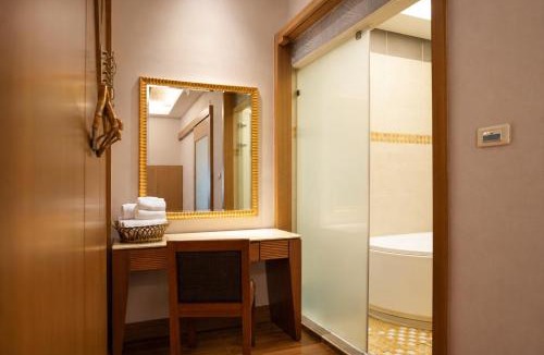 Linbian Hotel | Fezamour Motel 河堤戀館