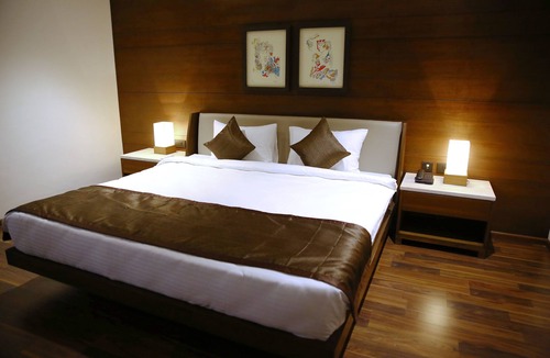 Ahmedabad Hotel | Five Petals Hotel & Banquets