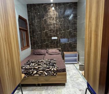 Khattalwada Hostel | FlexiBay-Affordable Boys Hostel in North Delhi with meals
