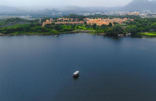 Lake Swaroop Sagar Hostel | Footprint By The Lake