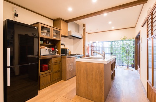 Kita Ward House | For Family, Kid, Couple, Group And Senior In A Traditional Calm Residential Area