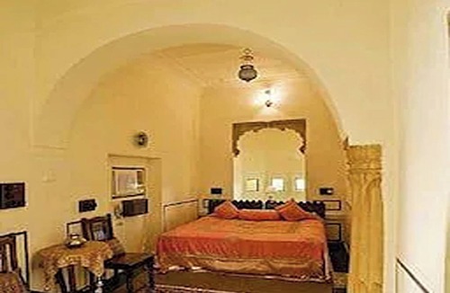 Bhinai Hotel | Fort Barli