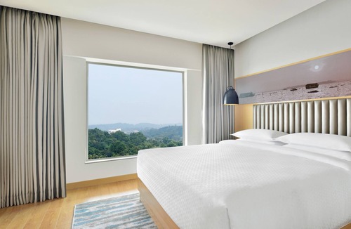 Kakkanad Hotel | Four Points by Sheraton Kochi Infopark