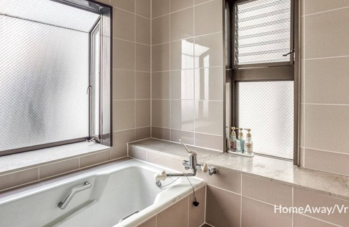 Ikuno House | Free WIFI 400㎡ 20m from Nanjing Subway Station !!/ Namba 20 minutes / Umeda 30 minutes / USJ 35 minutes / Kansai Airport 60 minutes / Maximum 30 people can stay / 400㎡ /