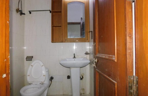 Baraula Hotel | Friends Home stay