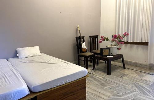 Sarnath Apartment | Full AC 2BHK with Kitchen near Temple