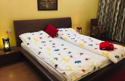 New Delhi Apartment | Full apartment with 3 bedrooms and kitchen