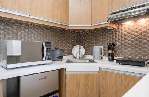 Lahug Apartment | Furnished Studio | Mountain View, WiFi, Netflix, Washer and Pool