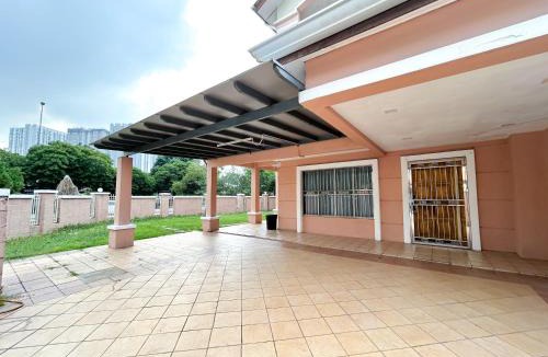 Kuala Lumpur Villa | Gathering Corner House with 6 Rooms upto 16Pax by Manhattan Group