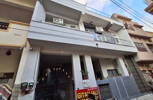 Lake Swaroop Sagar House | Gitanjali Homestay Lakeside Udaipur