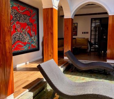 Angeles City House | Golden Gorilla Villa with private pool & jacuzzi