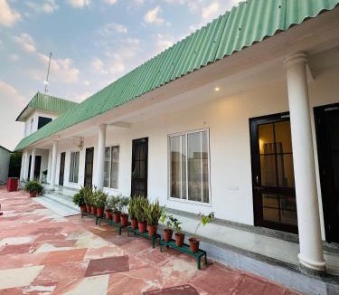 Jaipur District House | Golden Oriole House