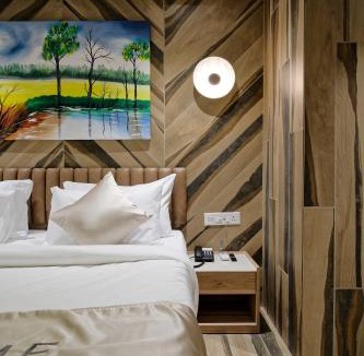 Ahmedabad City Centre Hotel | Golden Plaza