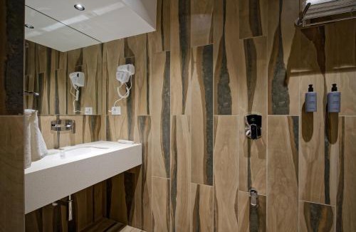 Ahmedabad City Centre Hotel | Golden Plaza