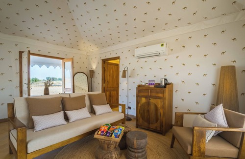 Kanoi RV Rental | Grand Khalifa Luxury Camp