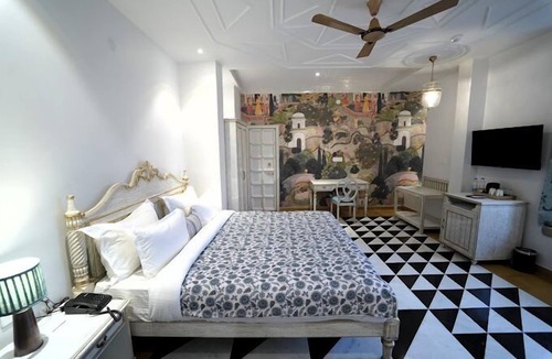 Lake Swaroop Sagar Hotel | Grandrosse Boutique - Lake Facing Hotel