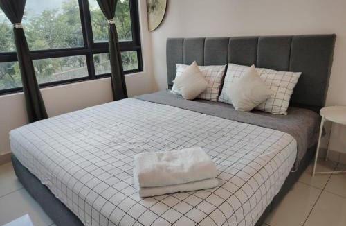Bandar Sunway Apartment | Greenfield Residence with Amazing Pool View and High-Speed Wi-Fi