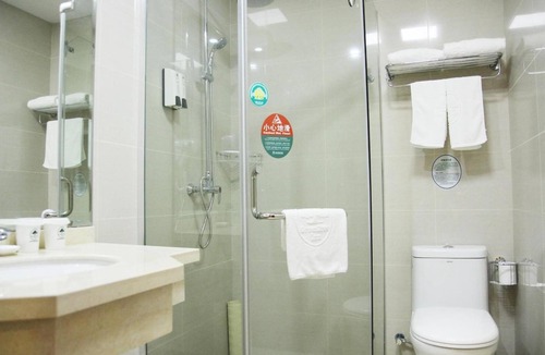 Huanggang Hotel | GreenTree Inn ShenZhen Huanggang Port South Futian Road Express Hotel