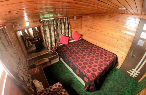 Darjeeling Hotel | GRG Broadway Mall Road Darjeeling By Royal Collection Hotel