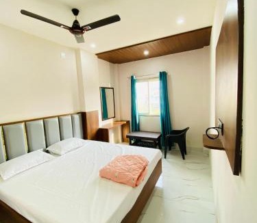 Udaipur City Centre Hotel | Gyanav Hotel and Restaurant