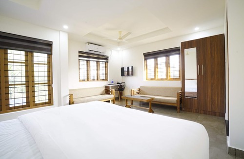 Thrippunithura Hotel | Halo Residency