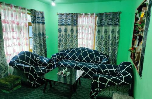 Gulmarg House | HAMRAAZ GuestHouse