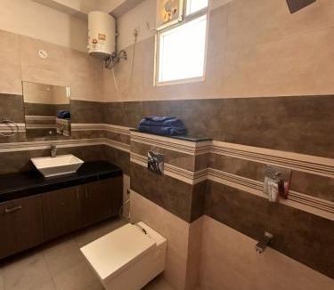 Bani Park Apartment | Hawa Homes Breeze 1 Room with shared kitchen & terrace
