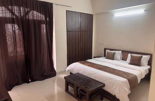 Jagatpura Hotel | Helo Stay Model Town Jagatpura
