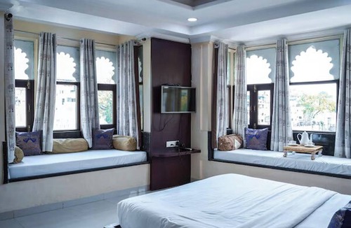 Lake Swaroop Sagar Hotel | Hide-in Udaipur
