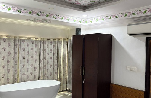 Lake Swaroop Sagar Hotel | Hide-in Udaipur