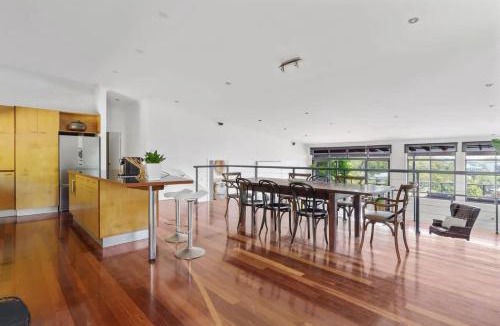 Merewether House | Hilltop Hideaway Merewether Family Escape