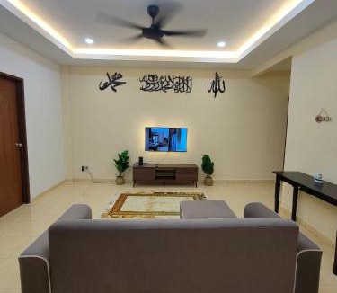 Baru Sikamat House | Homestay Cik Ana Sikamat