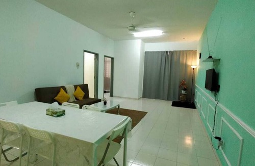 Petaling Jaya Apartment | Homestay Tasneem Muslim For 9 with WiFi