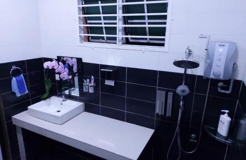 Sungai Buloh House | Homestay VillaSolihin Sungai Buloh