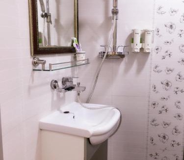 Tsim Sha Tsui House | Hong Kong Tai San Guest House (Harilela Branch)
