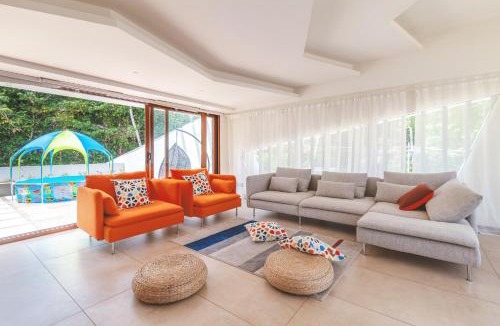 Neyyattinkara Villa | Hossana Modern Wedge Villa